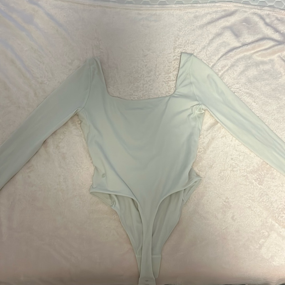 Lululemon body suit size xs
